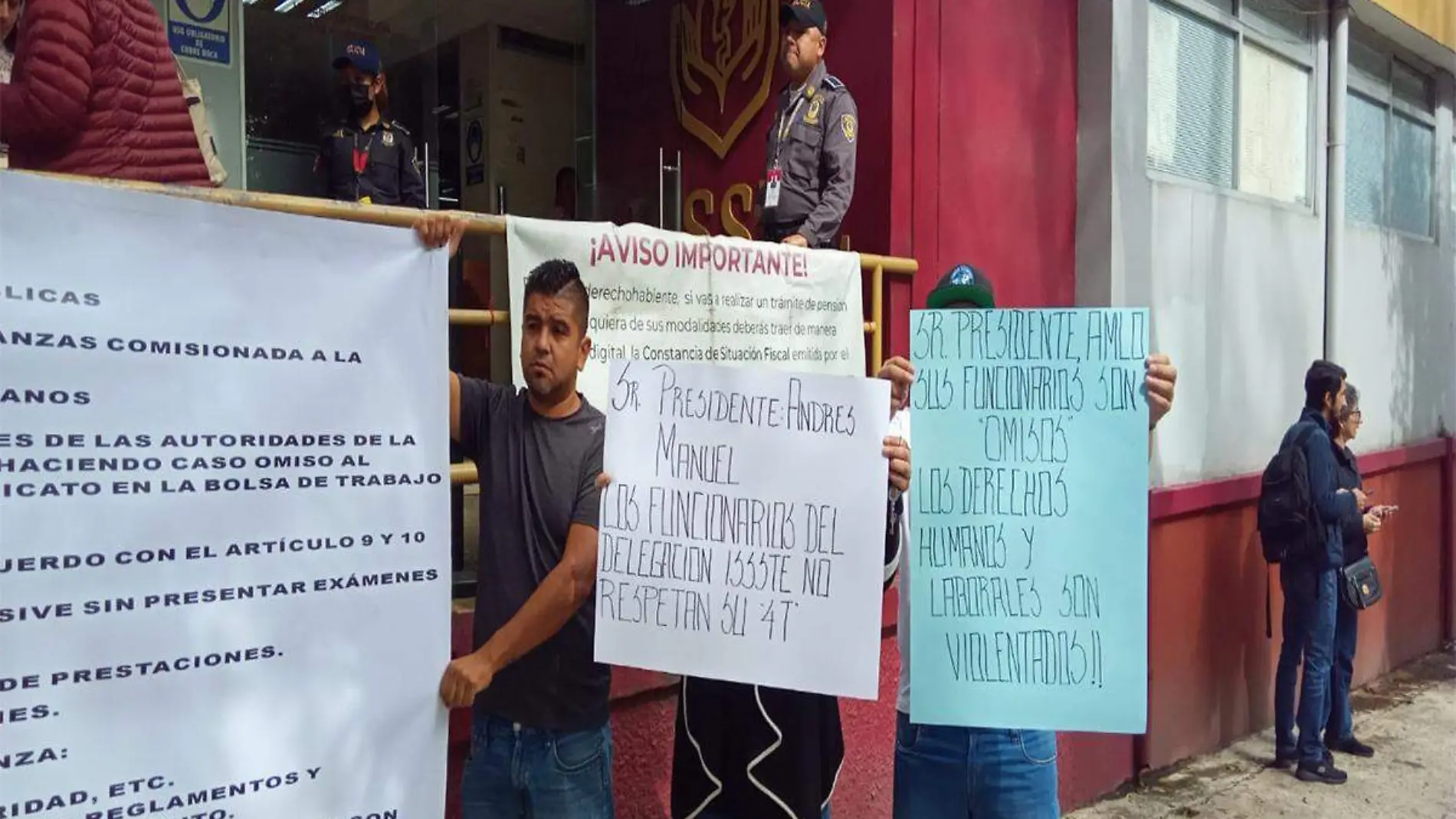 Trabajadores del ISSSTE bloquearon la avenida Xalapa 